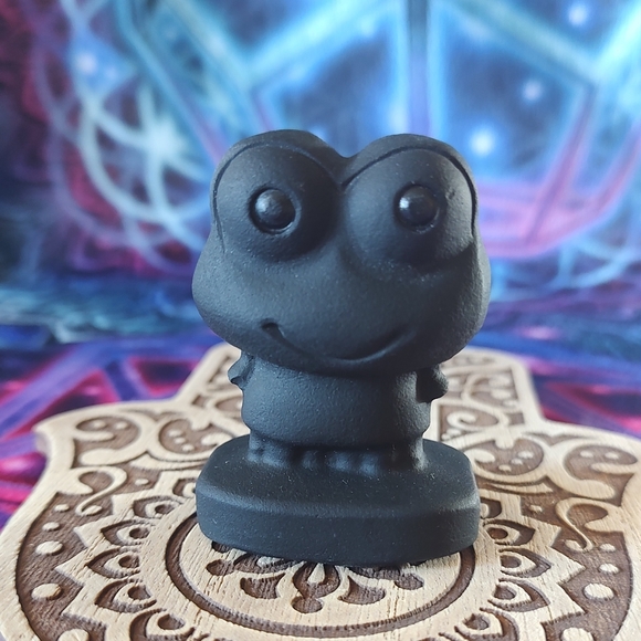 Keroppi: Obsidian Carving - Picture 5 of 6
